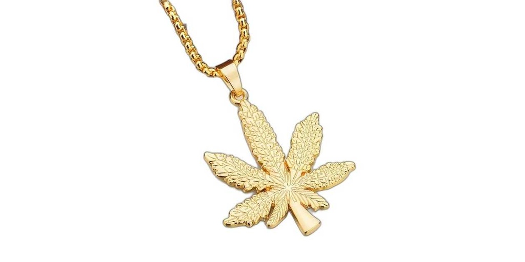 Gold Xiha Maple Leaf Pendant Necklace